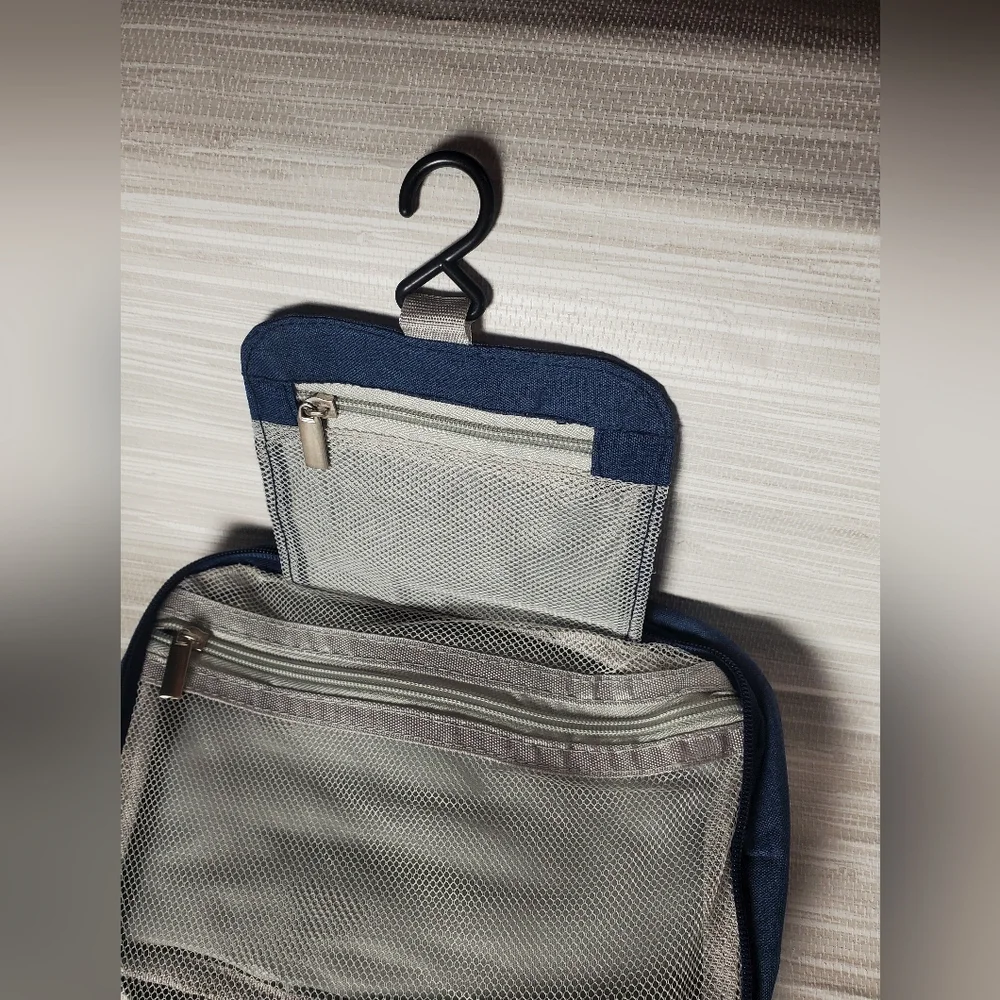 Hanging Travel Makeup And Toiletries Bag for Women and Men Navy Blue NEW